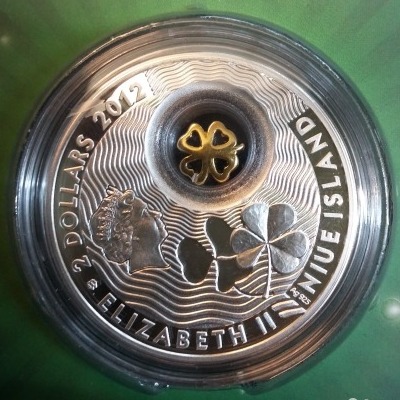 Монета на счастье. 2 доллара 2012. Осторов Ниуэ. Серебро. "Клевер".